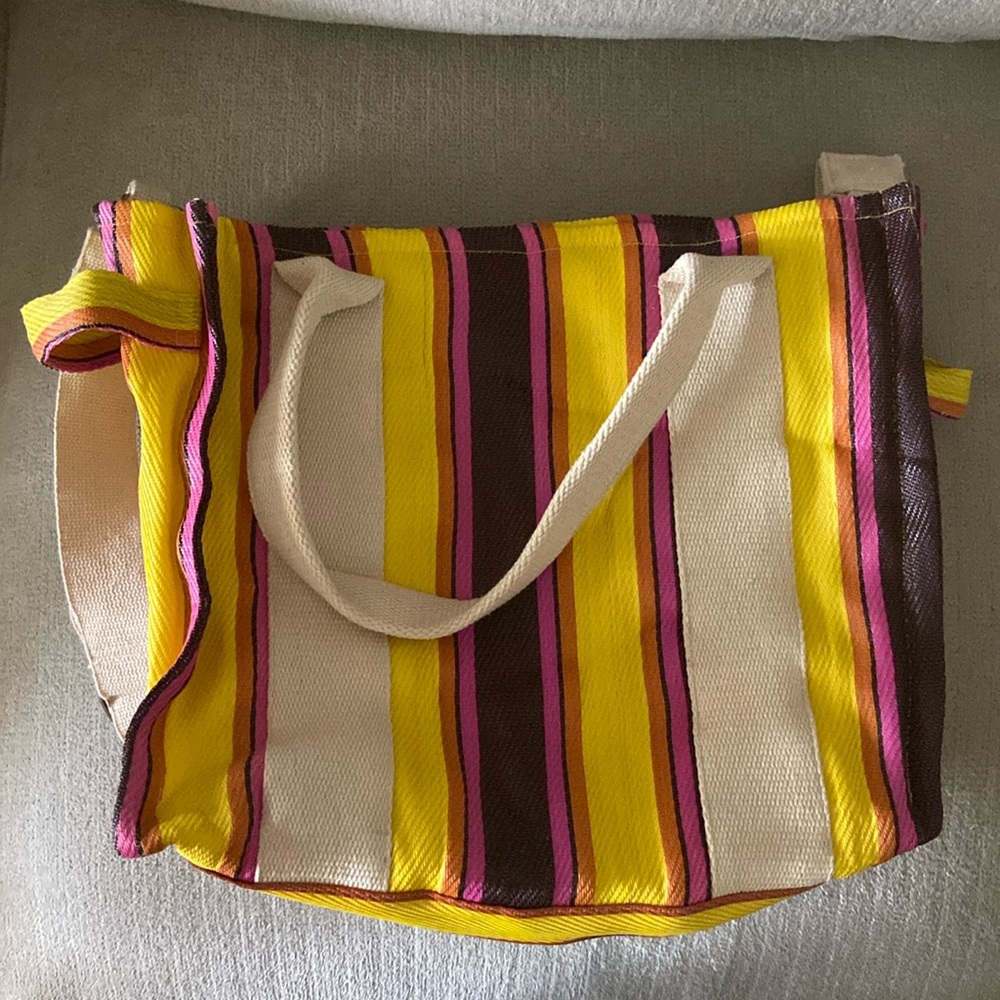 URBAN OUTFITTERS BAG W/POUCH